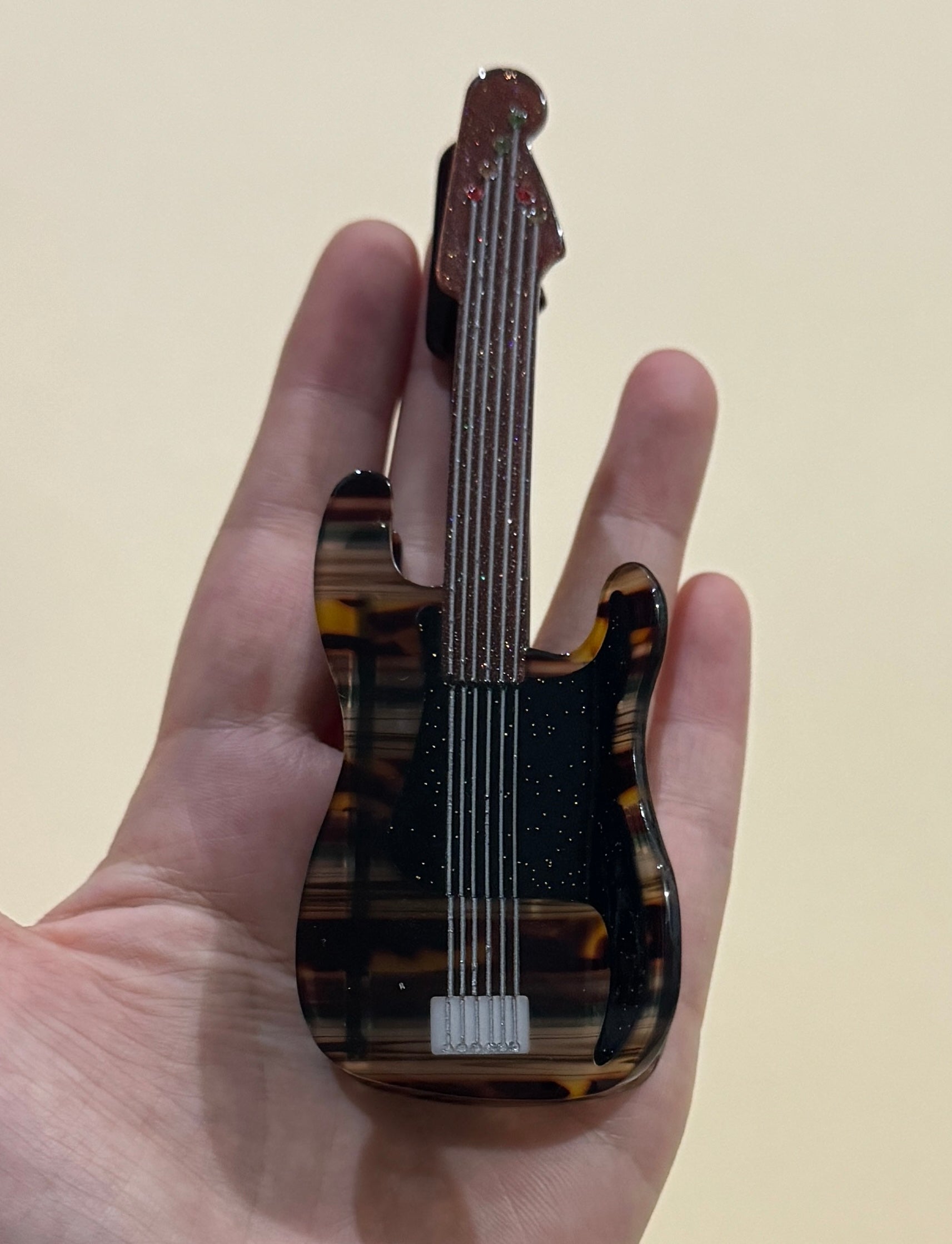 Guitar Hair Claw
