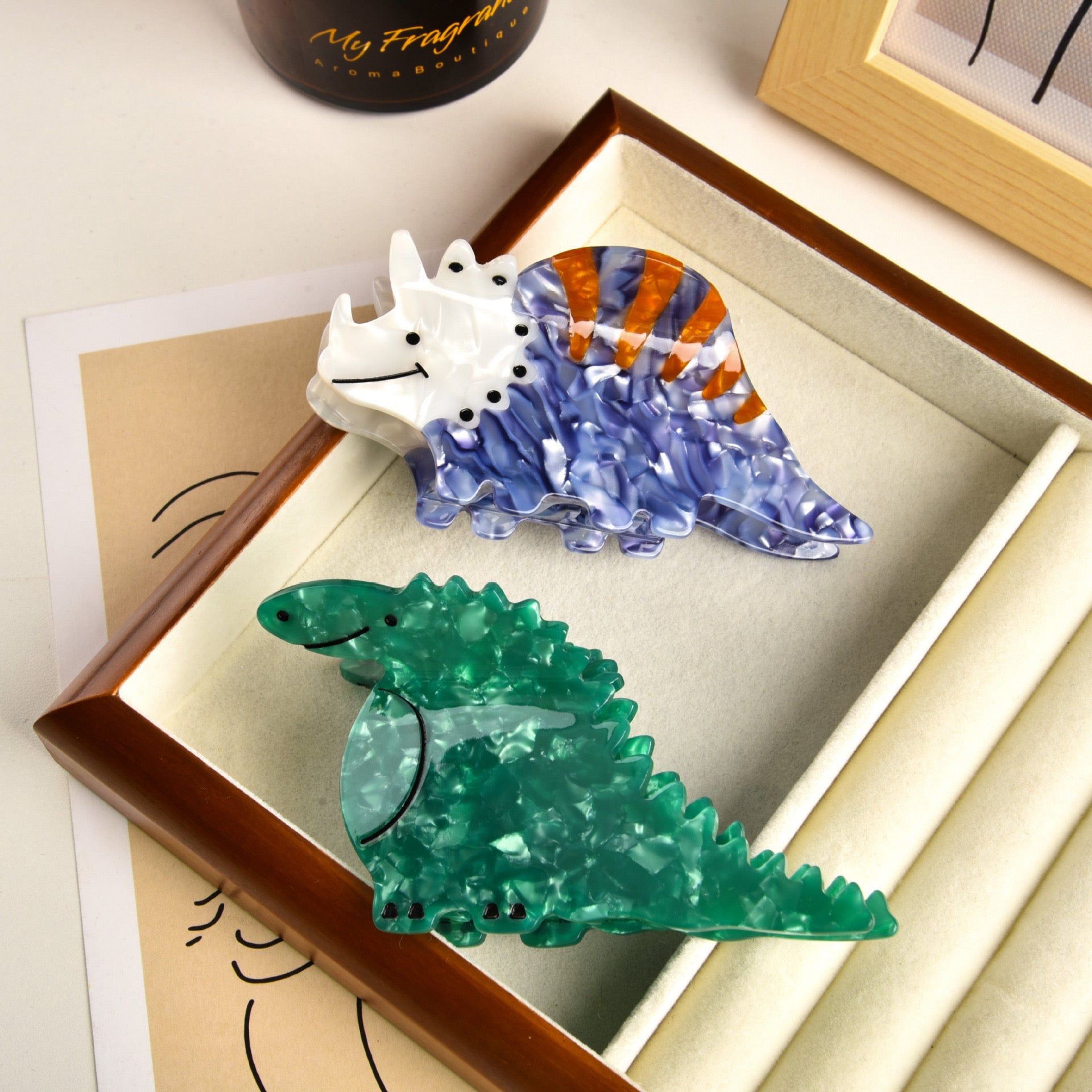 Einiosaurus Procurvicornis Dinosaur Hair Claw