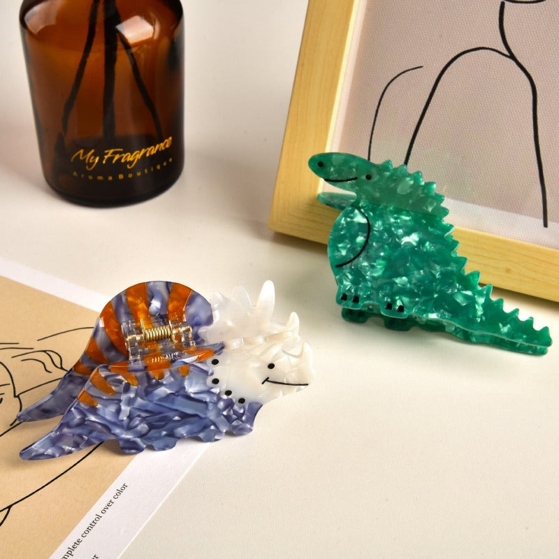 Einiosaurus Procurvicornis Dinosaur Hair Claw