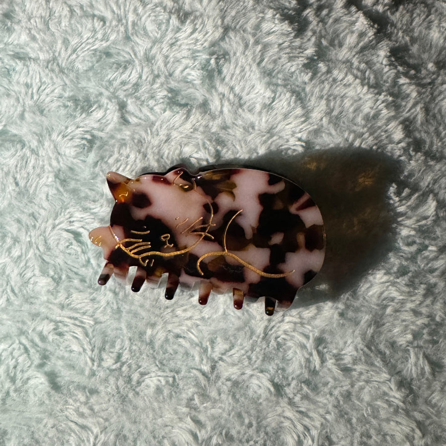 Sleeping Cat Hair Claw In Tea
