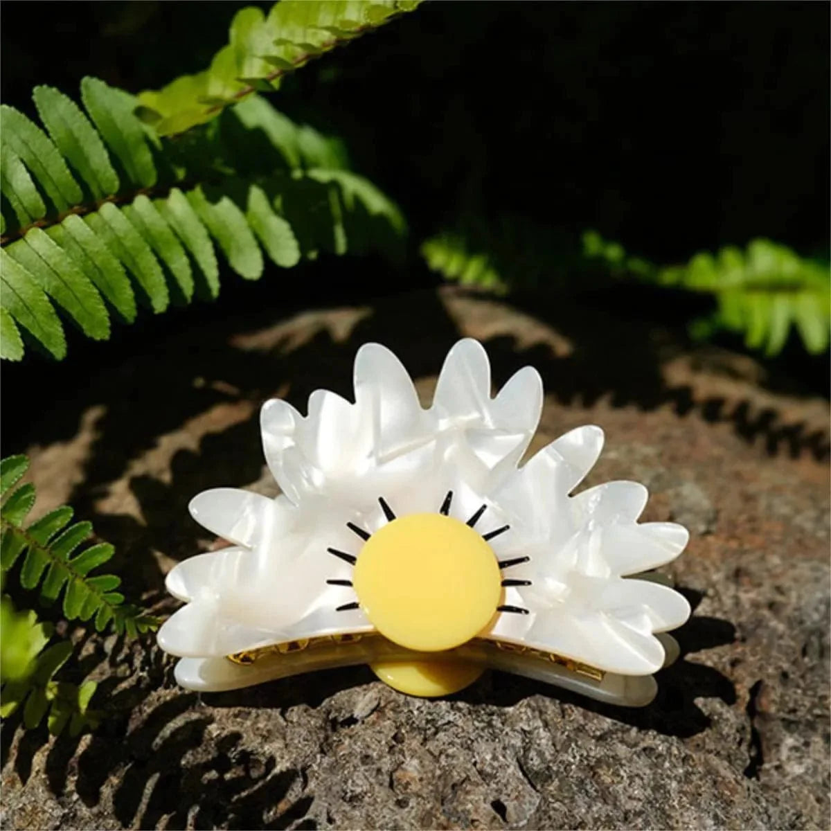 Half-Hardy Chrysanthemum Flower Hair Claw