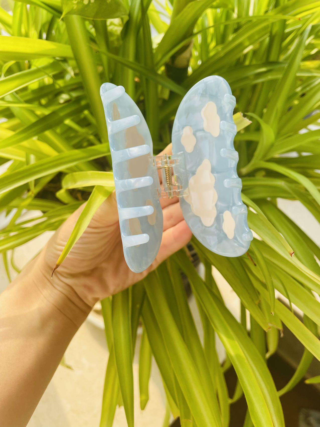 White Clouds In The Blue Sky Hair Claw