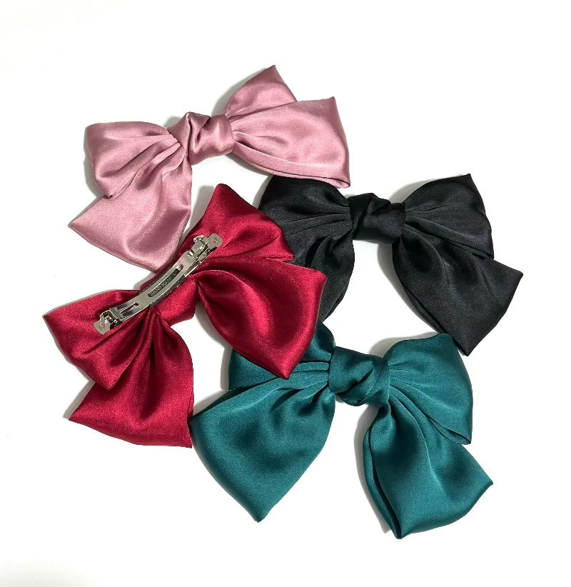 Black Bow Hair Clip In Paris