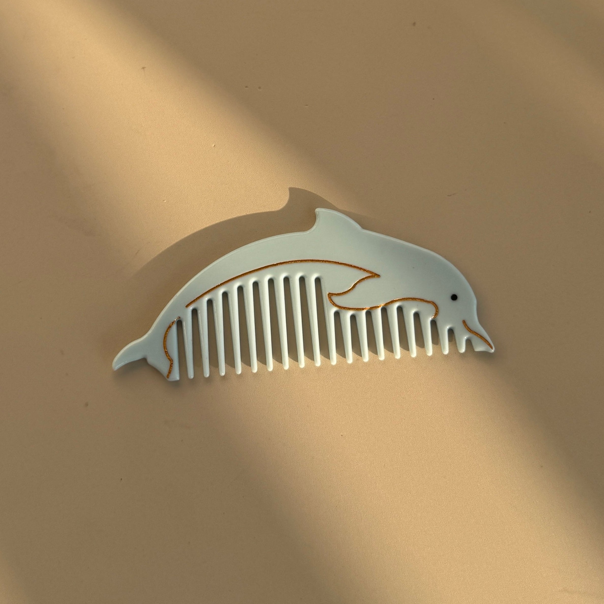 Dolphin Comb