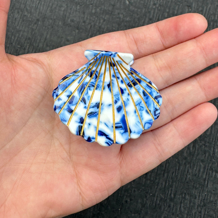 Moonlight Shell Hair Claw