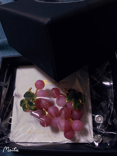 Red grapes earrings