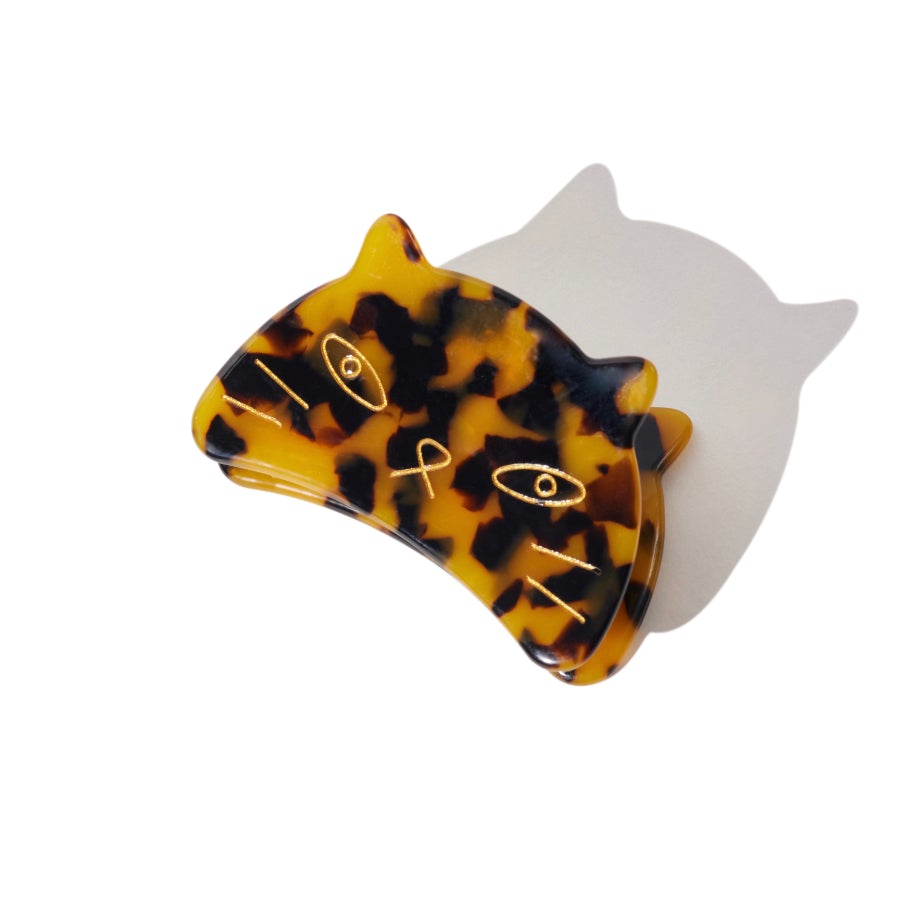 Meow Claw in Carrot Cake