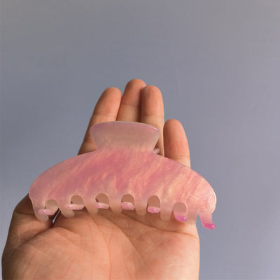 discoloration hair claw