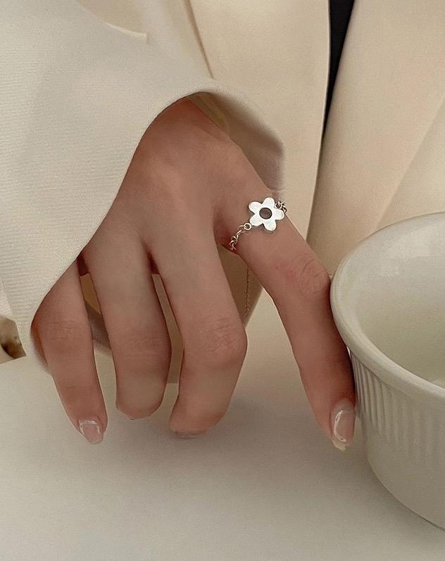 White Flower Chain Ring