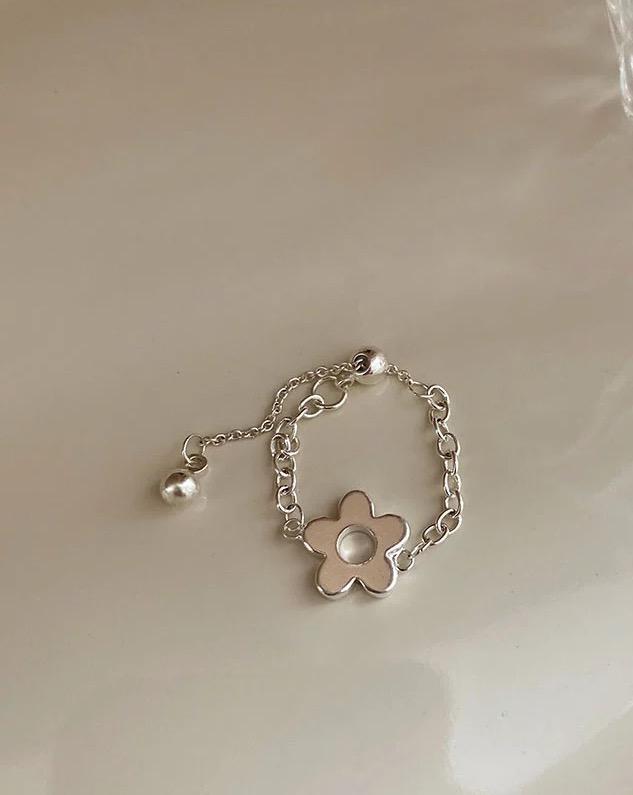 White Flower Chain Ring