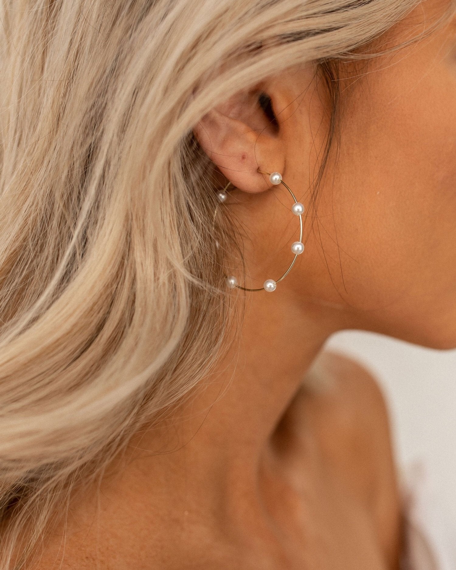 Yumi Pearl Hoop Earrings