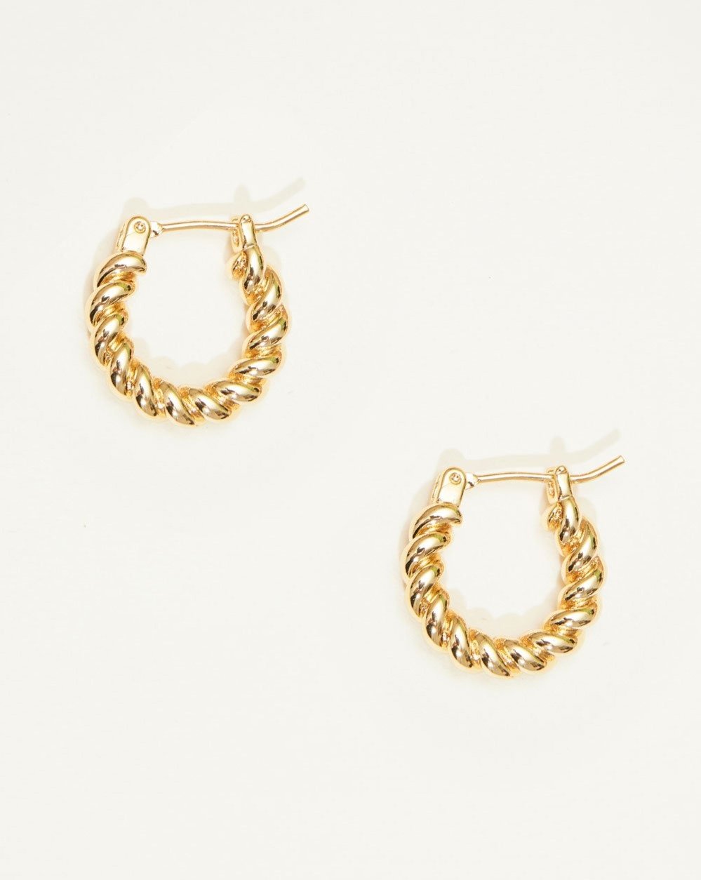 Mucho Twirl Huggie Earrings